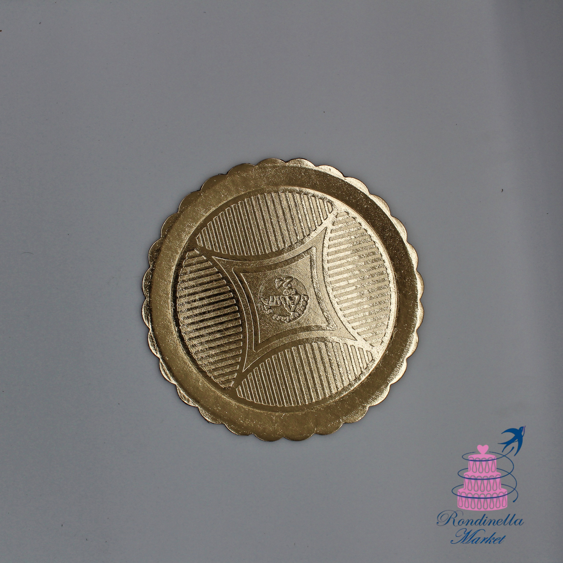 Piatti tondi oro in cartone per torte disponibili in varie misure da 24 a 36 cm in vendita su Rondinella Market a Napoli