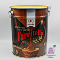 Secchio da 14 kg di crema spalmabile alla nocciola Elenka Farcitella Gold per farciture professionali di pasticceria e gelateria.